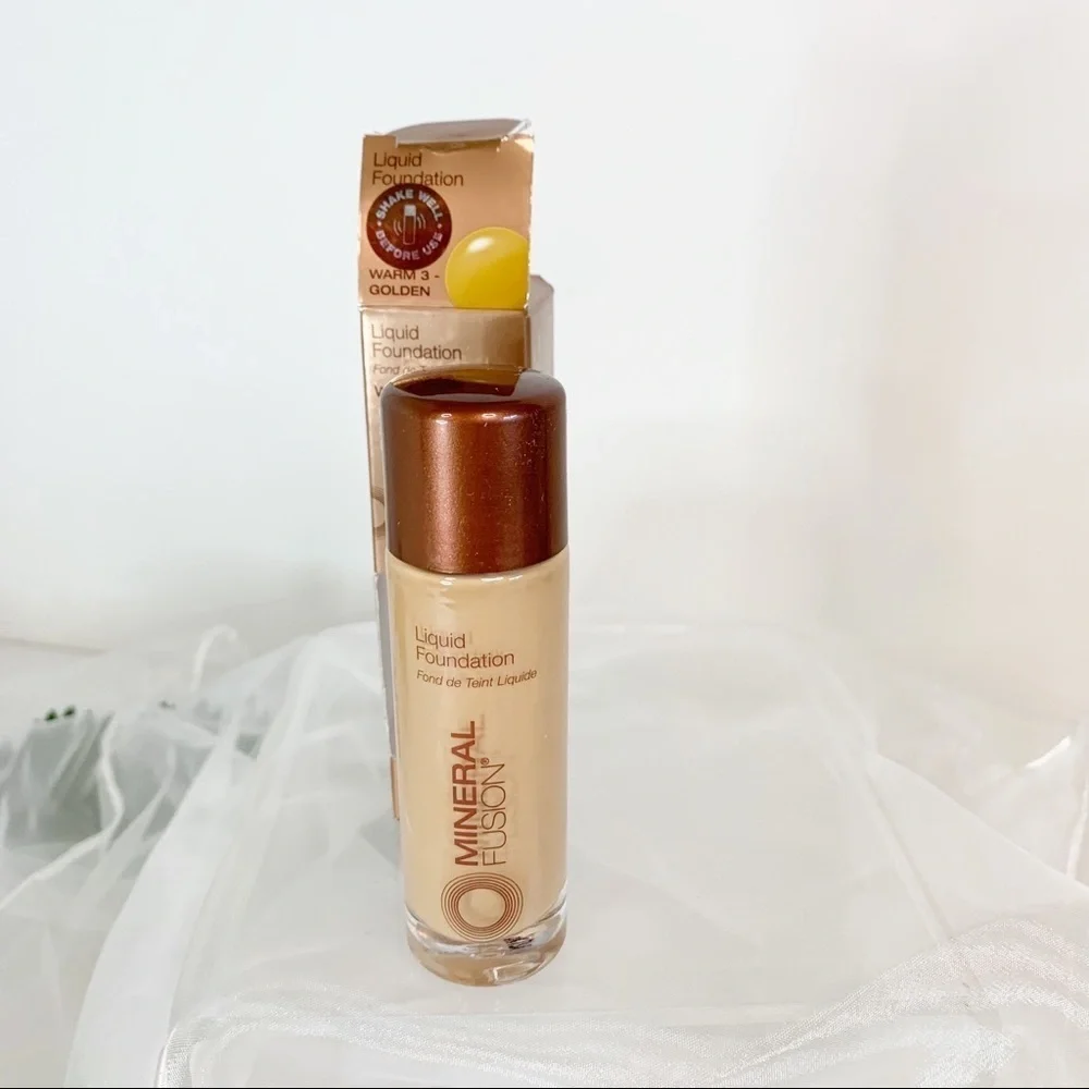 Mineral Fusion LIQUID FOUNDATION Warm 3 Golden